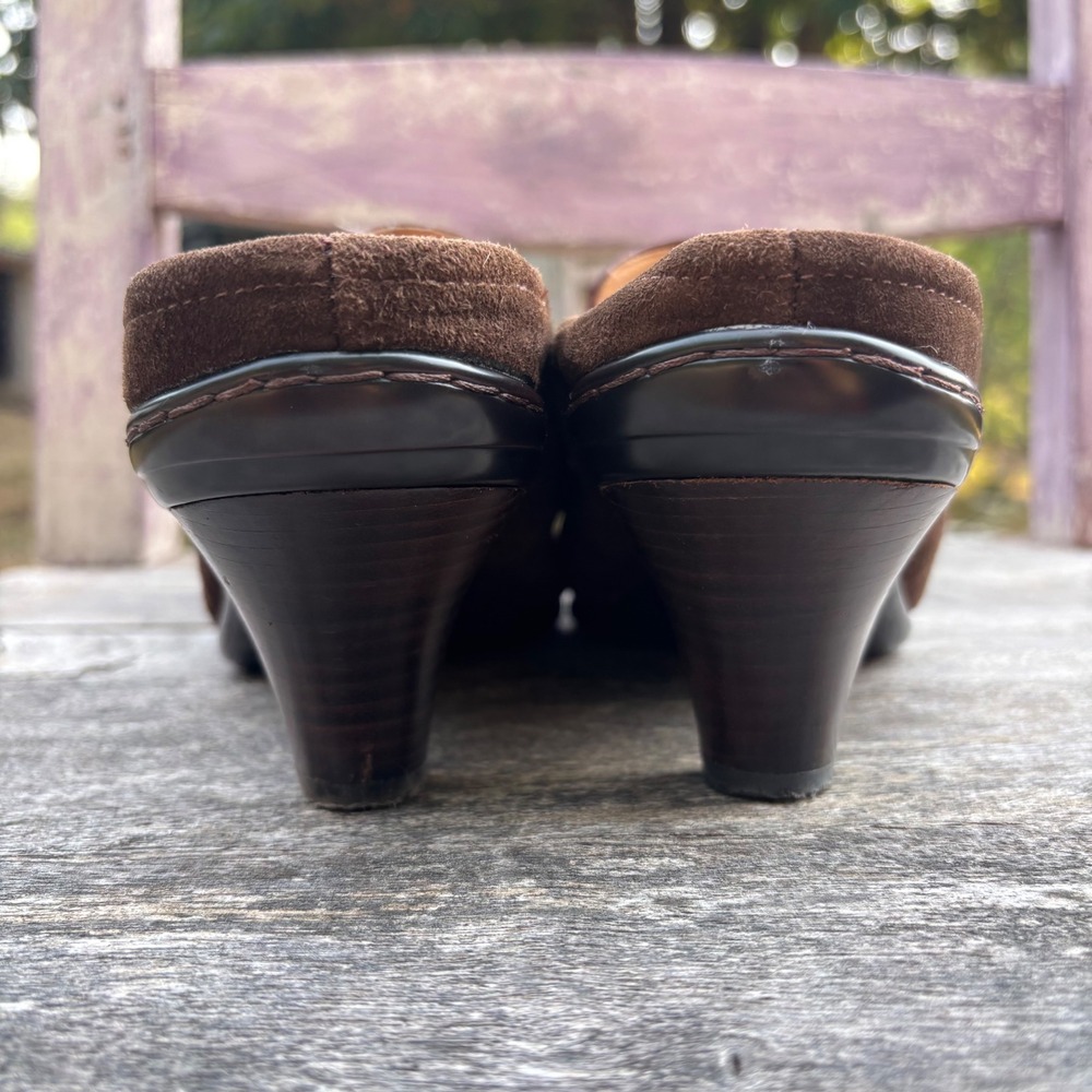 Brown Suede Tooled Leather Paisley Round Toe Slip On Regency Mules Size 7W - Picture 8 of 10